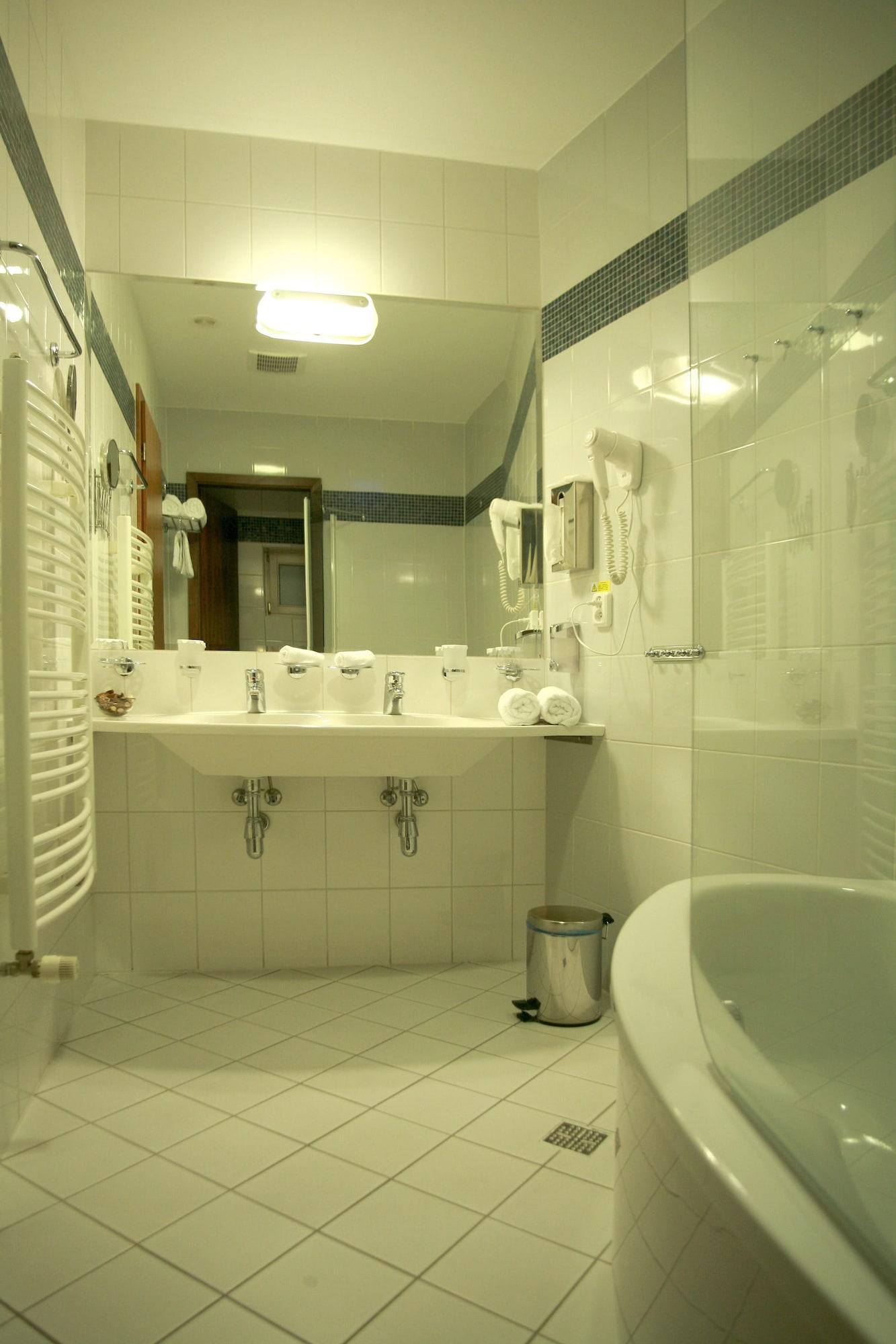 Venus Hotel การ์โลวีวารี ภายนอก รูปภาพ