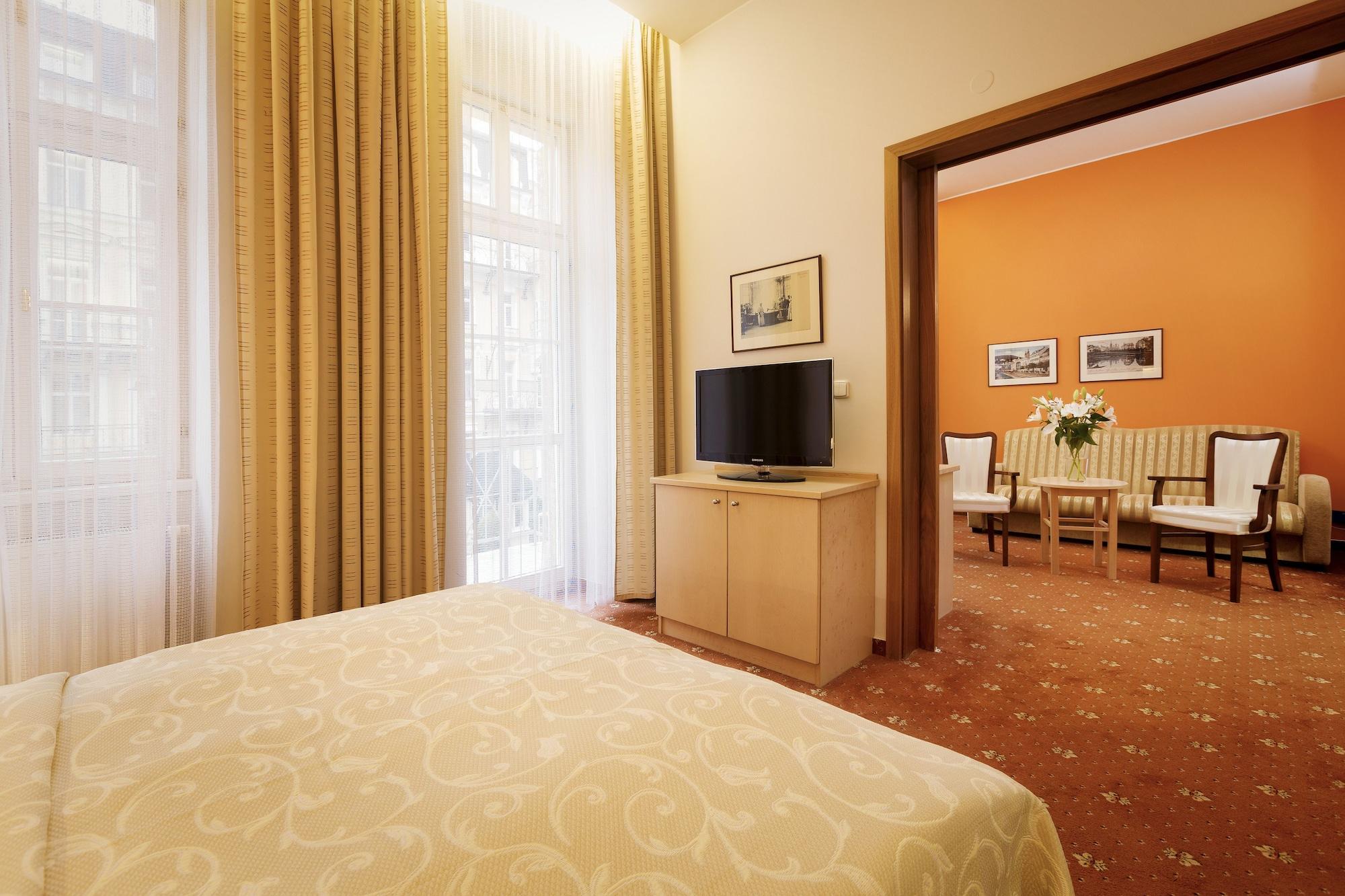 Venus Hotel การ์โลวีวารี ภายนอก รูปภาพ
